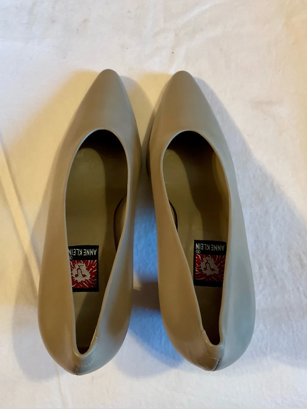 Vintage Anne Klein Taupe Leather Pointed-Toe Kitten Heel Pumps 7 Narrow